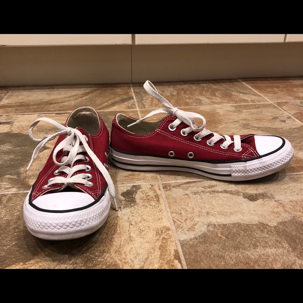 Women’s Converse in maroon